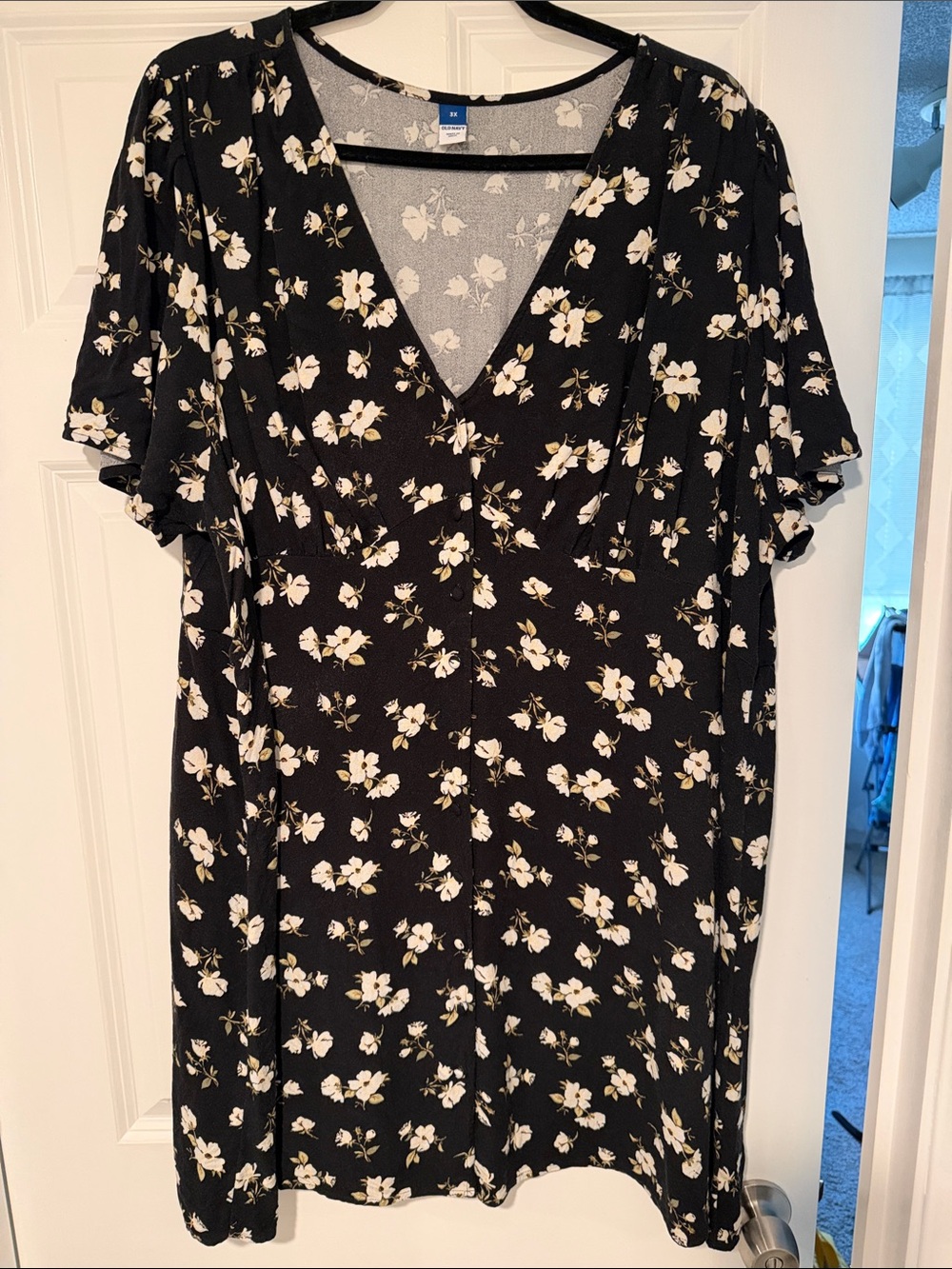 Old Navy Black and White Floral V-Neck Dress